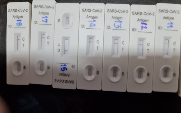 เข้ารับการตรวจการติดเชื้อโควิด-19 ด้วยชุดตรวจ Antigen test kit (ATK)