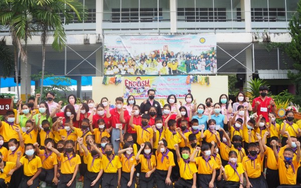 กิจกรรม English Camp ตามโครงการกิจกรรมพัฒนาผู้เรียนสาระภาษาต่างประเทศให้กับนักเรียนระดับชั้นประถมศึกษาปีที่ 5