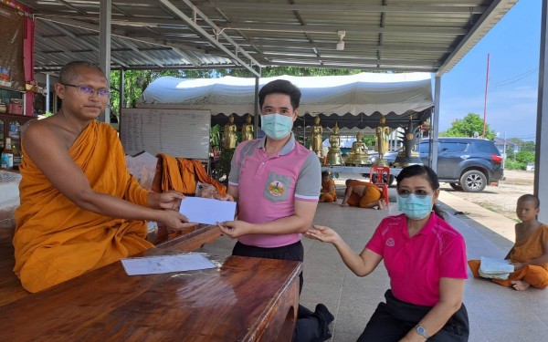 พระมหาวิมาน จิตตานุรักโข เจ้าคณะตำบลนาบ่อคำ เขต 3 เจ้าอาวาสวัดดอนไพรวัลย์ มอบเงินทุนการศึกษาให้กับนักเรียนโรงเรียนเทศบาล 2 (วัดทุ่งสวน) 